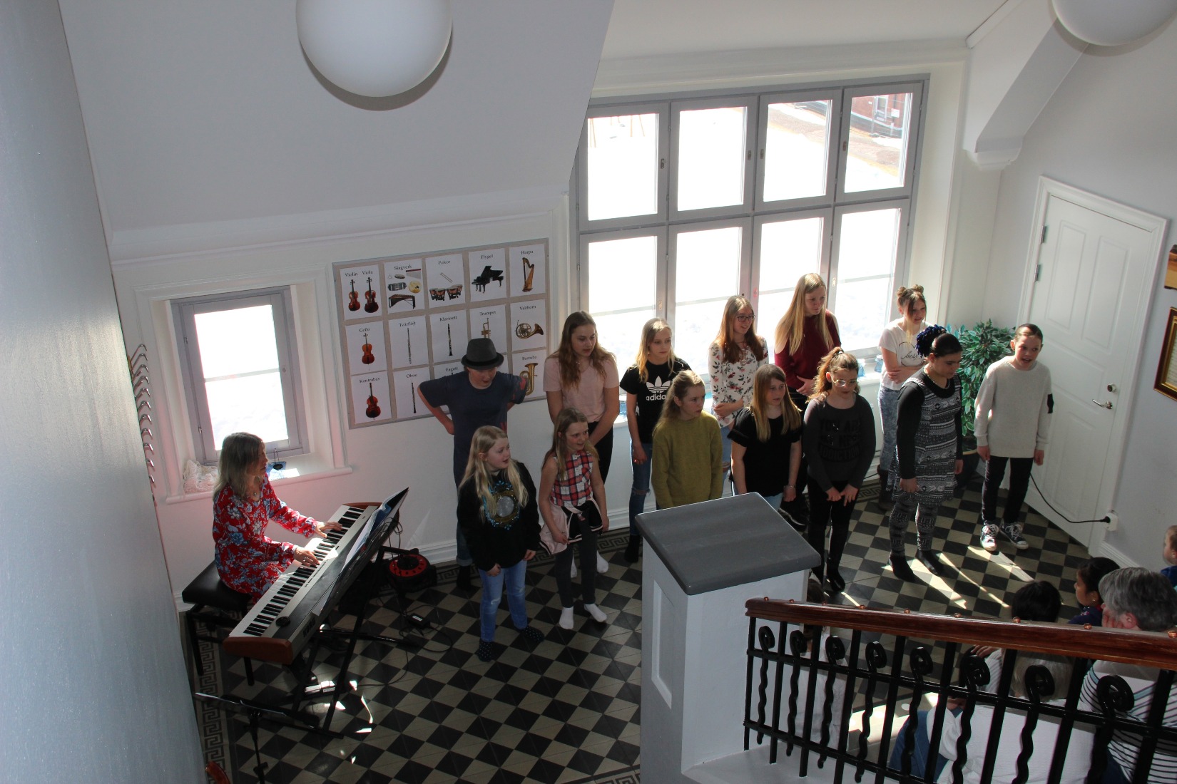 musikskolans dag 03 2018-04-14 - Musikskolans dag. Mellanstadiekören sjöng på Musikskolan